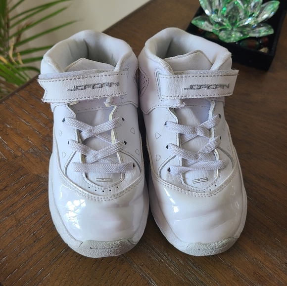 NIKE Jordan TD B'Loyal Kids Shoes - Picture 2 of 9